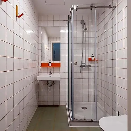 Hostel Boavista 83 *